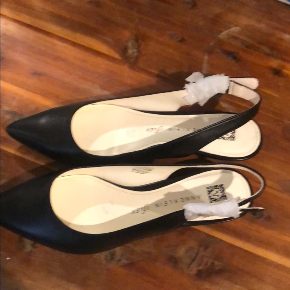 Anne Klein iflex flats